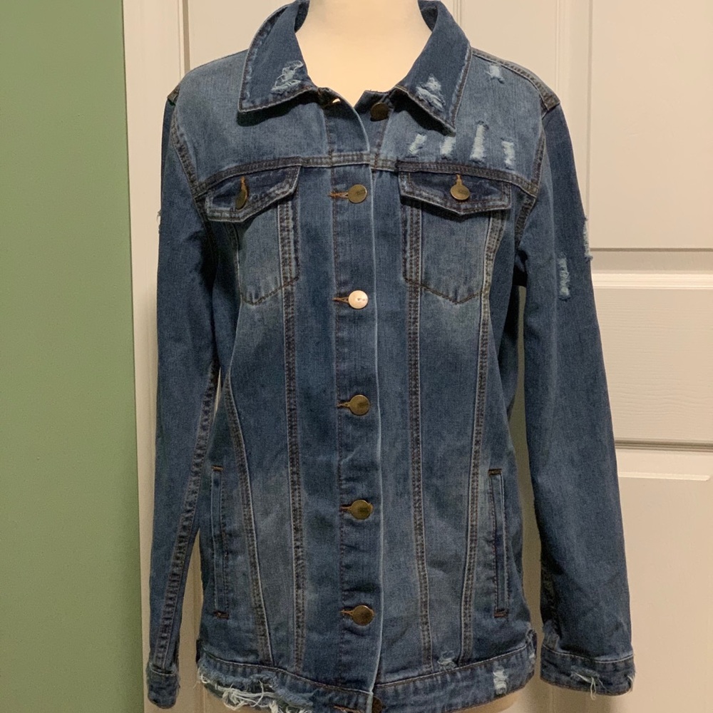 Super hotttt!! Love this jean jacket